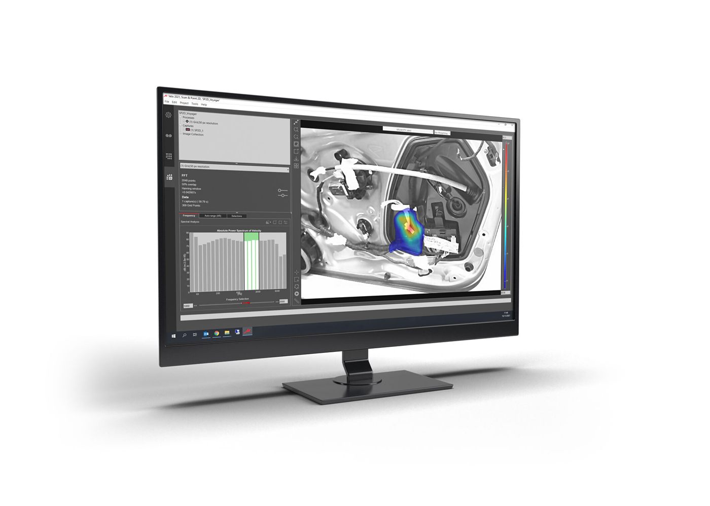 จอคอมพิวเตอร์แสดงซอฟต์แวร์ VELO Scan & Paint 2D มีกราฟแท่งสเปกตรัมที่ไฮไลต์ย่านความถี่ด้วยสีเขียว และภาพขาวดำของชิ้นส่วนภายในประตูรถที่มีแผนที่สีแดงเหลืองน้ำเงินซ้อนอยู่จุดหนึ่ง