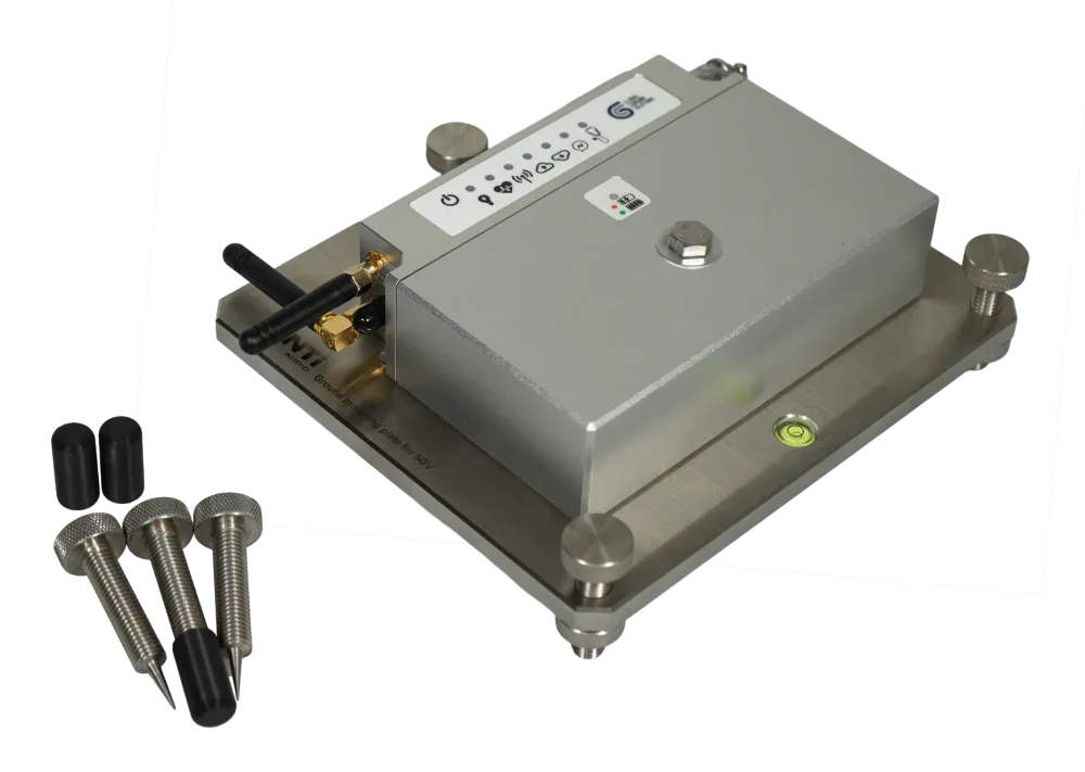 5GV บน Ground Mounting Plate ของ NTi พร้อมขาแหลม ขามน และระดับน้ำ