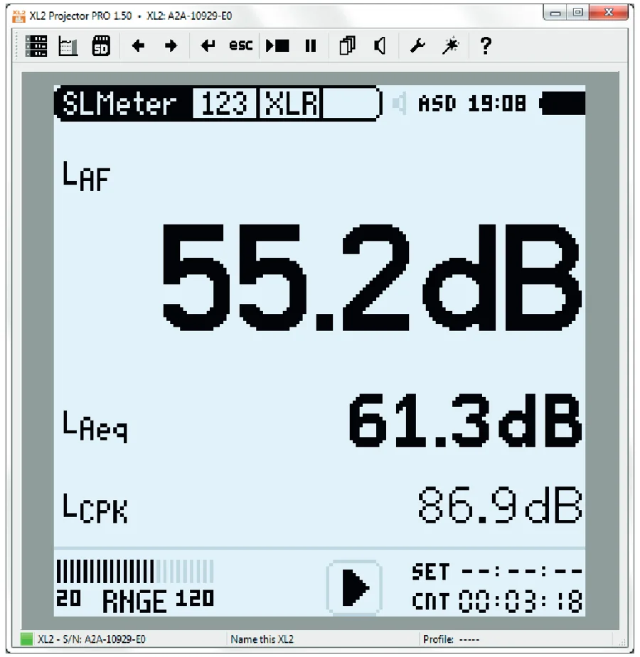 หน้าต่าง XL2 Projector PRO 1.50 แสดงหน้าจอ XL2 แบบเรียลไทม์ และแถบสถานะที่มีหมายเลขเครื่อง